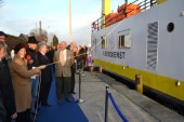 Vlaams minister Joke Schauvliege (vlnr), administrateur-generaal D'Havé van het Agentschap Maritieme Dienstverlening en Kust en gedeputeerde Jozef Dauwe bij de doopplechtigheid.